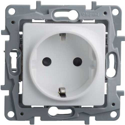 Розетка одинарная СП Legrand Etika с заземлением белый
