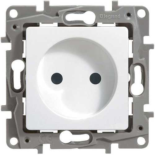Розетка одинарная СП Legrand Etika без заземления белый