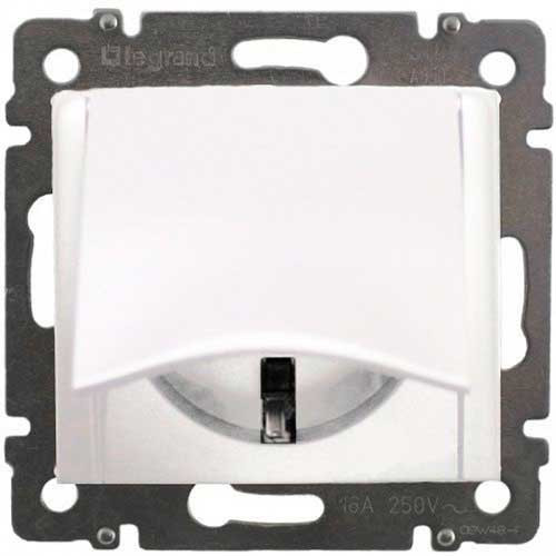 Розетка одинарная с защитной крышкой и заземлением СП Legrand Valena белая